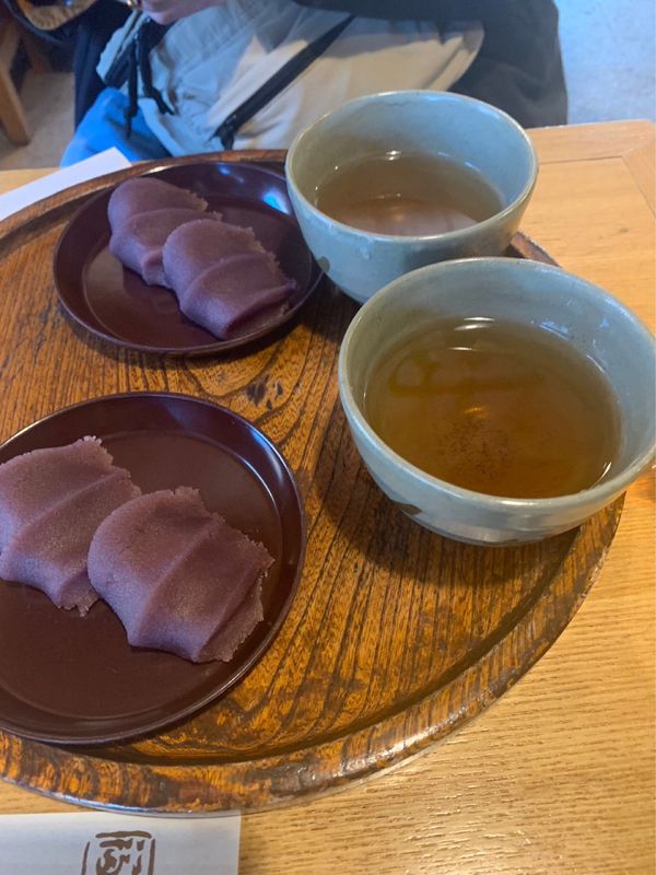 日本・京都府「関西親族旅行🇯🇵」の写真：伊勢といえば赤福。両親と3人で食べて来ま...