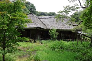 浄智寺です。ここを起点にして鎌倉アルプスを歩くハイキングコースがあります。...