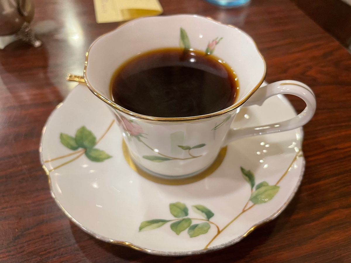 同じく小町通りの古い喫茶店でコーヒー。落ち着いた雰囲気で良かったです。