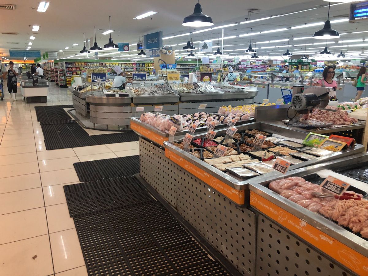 スーパー行って、ジョリビー行って
宿で飲む