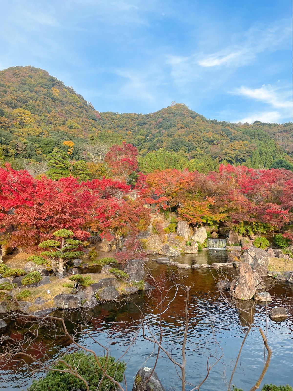 渓石園に紅葉を見に🍁
沢山写真撮ってもらった📸

この三つ編みは妹がしてくれた🍀