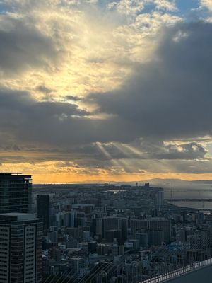  そして、空中庭園へ🍀

夕日×雲が最強すぎた🌇