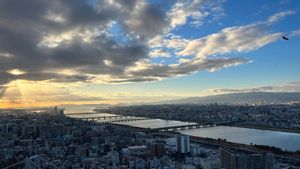  そして、空中庭園へ🍀

夕日×雲が最強すぎた🌇