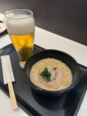 成田到着

これからビジネスクラスの機内食があるのだけど、ラウンジ寄ると食...