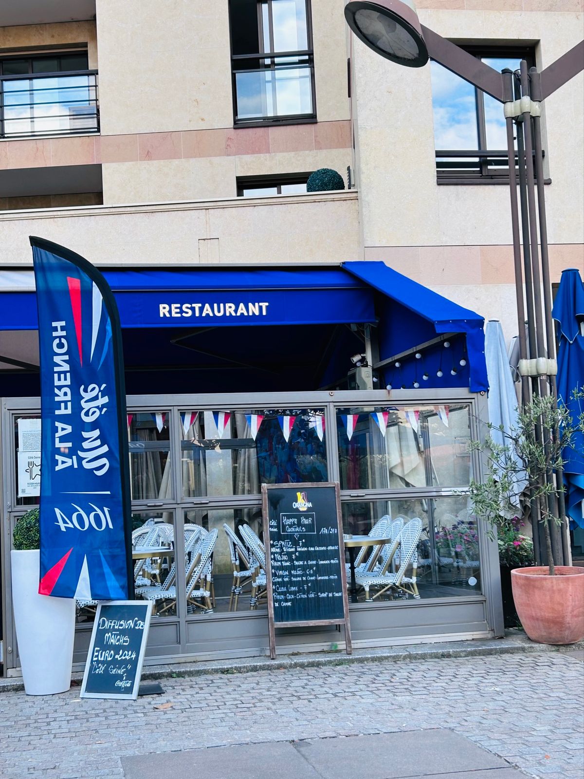 3日目夕食はホテルからすぐそばのレストラン
接客よかったです