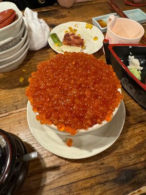 海味はちきょう

最後の夜はつっこ飯（いくら丼）で有名なはちきょう（おやじ...