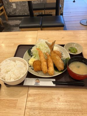 大衆食堂イマさんで昼食