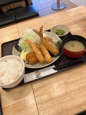 大衆食堂イマさんで昼食