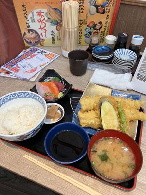 今日のお昼はみやもとの穴子定食