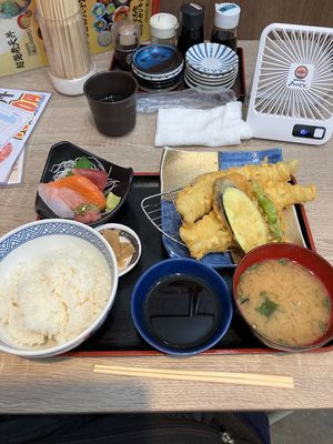 今日のお昼はみやもとの穴子定食