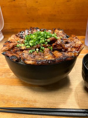 豚丼 豚野郎の大盛豚丼のボリュームがハンパない