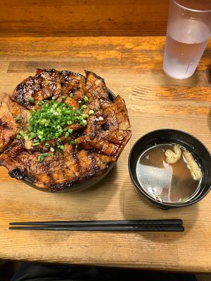 豚丼 豚野郎の大盛豚丼のボリュームがハンパない