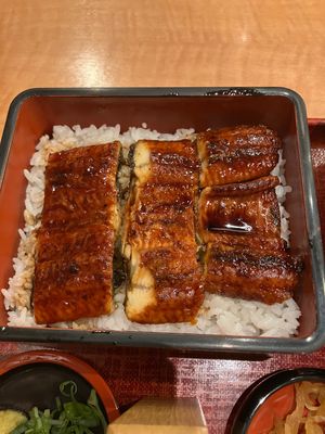 今日の夕食 自家製麺 杵屋さいたま新都心店
埼玉県は鰻が有名と言う事で早速...