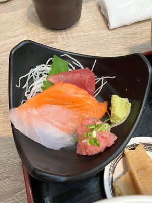 今日のお昼はみやもとの穴子定食