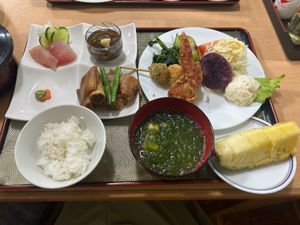 民宿大浜荘の夜ご飯と朝ごはん。
いつも沢山の沖縄料理、食べきれないくらい、...