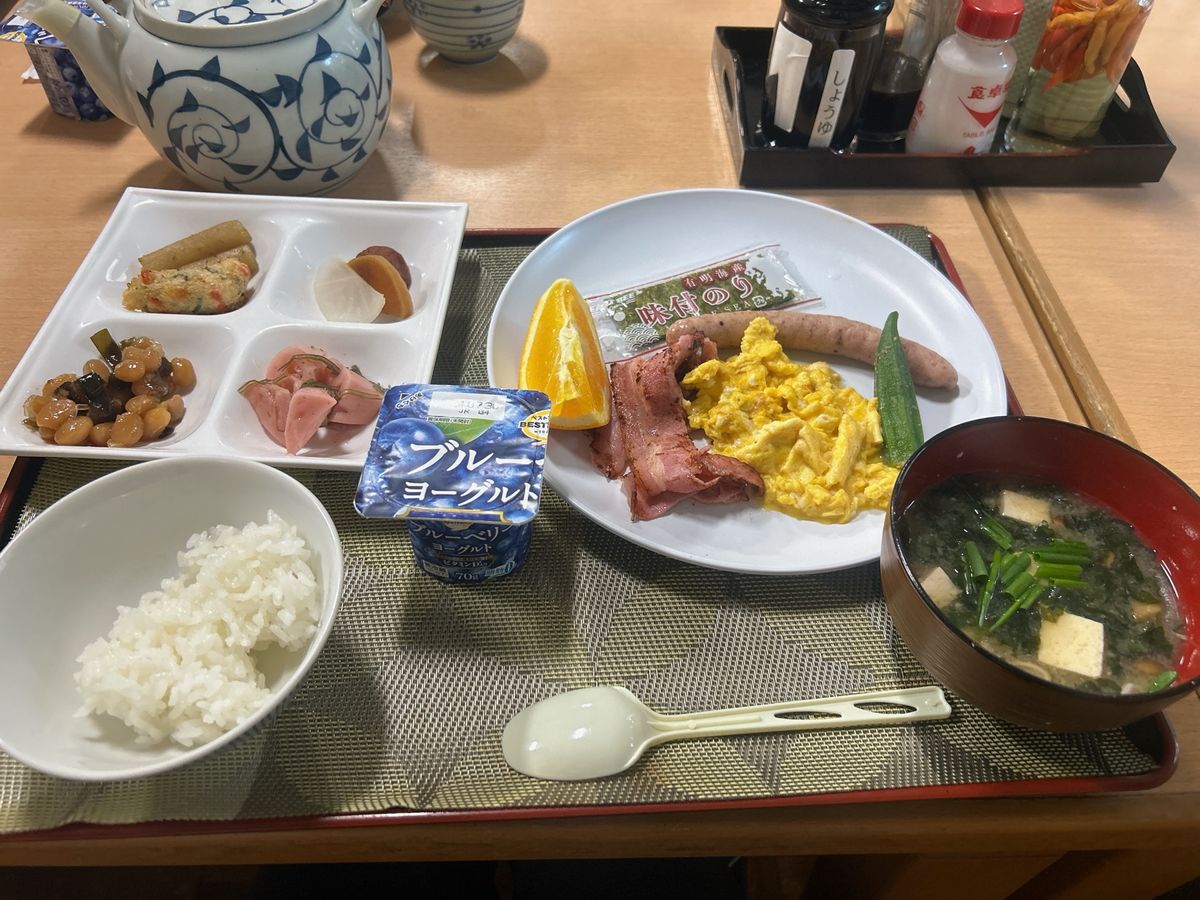 民宿大浜荘の夜ご飯と朝ごはん。
いつも沢山の沖縄料理、食べきれないくらい、...