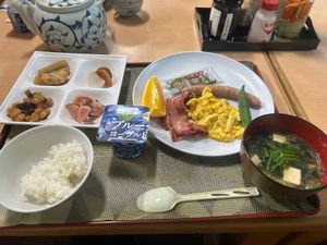 民宿大浜荘の夜ご飯と朝ごはん。
いつも沢山の沖縄料理、食べきれないくらい、...