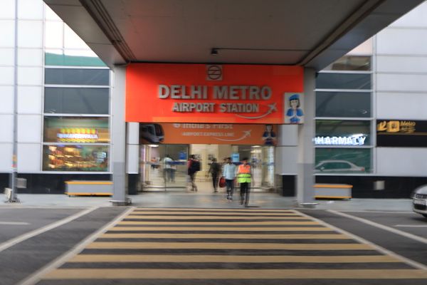 インド・ニューデリー「インド🇮🇳デリーとラダック観光」の写真：デリー到着1日目。ニューデリー駅では色ん...