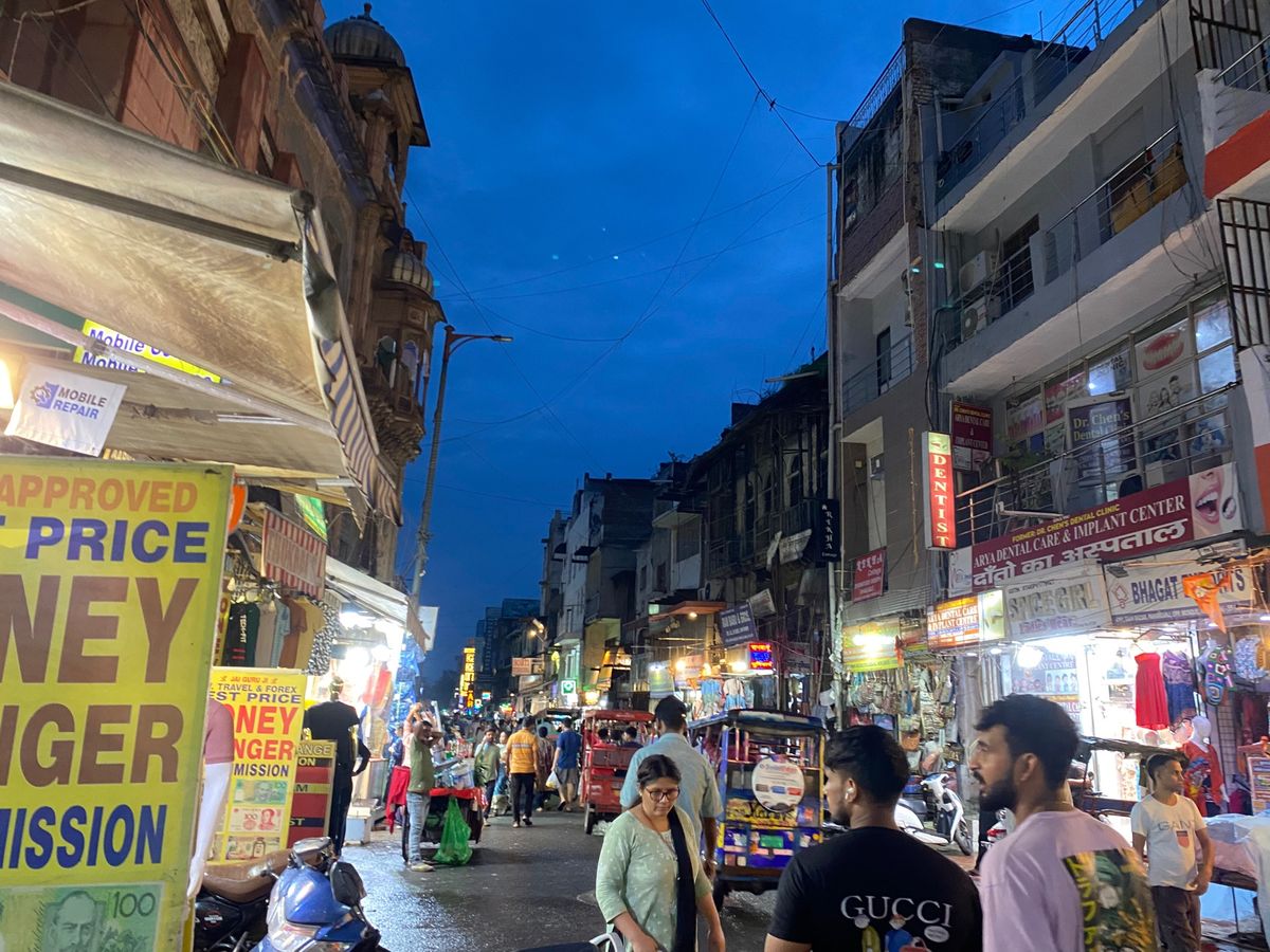 デリー到着1日目。ニューデリー駅では色んな人に騙されました。凄く嫌いになり...