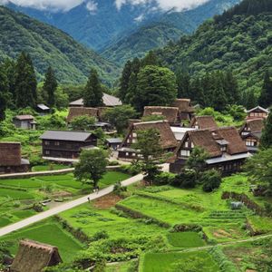 世界遺産にもなっている、日本を代表する風景。風情のある街並みです。素敵な夫...