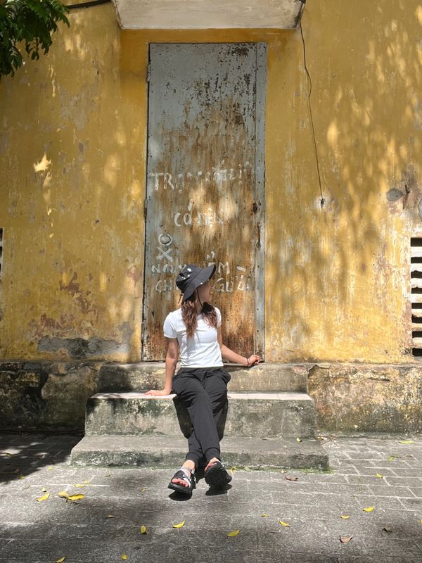 ベトナム・ハノイ「ベトナム🇻🇳👱🏻‍♀️トランジット」の写真：黄色壁