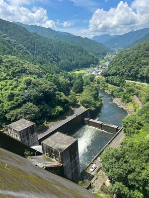 まずは君ヶ野ダム！
名松線、伊勢竹原駅から近かったので軽い気持ちで寄ったら...