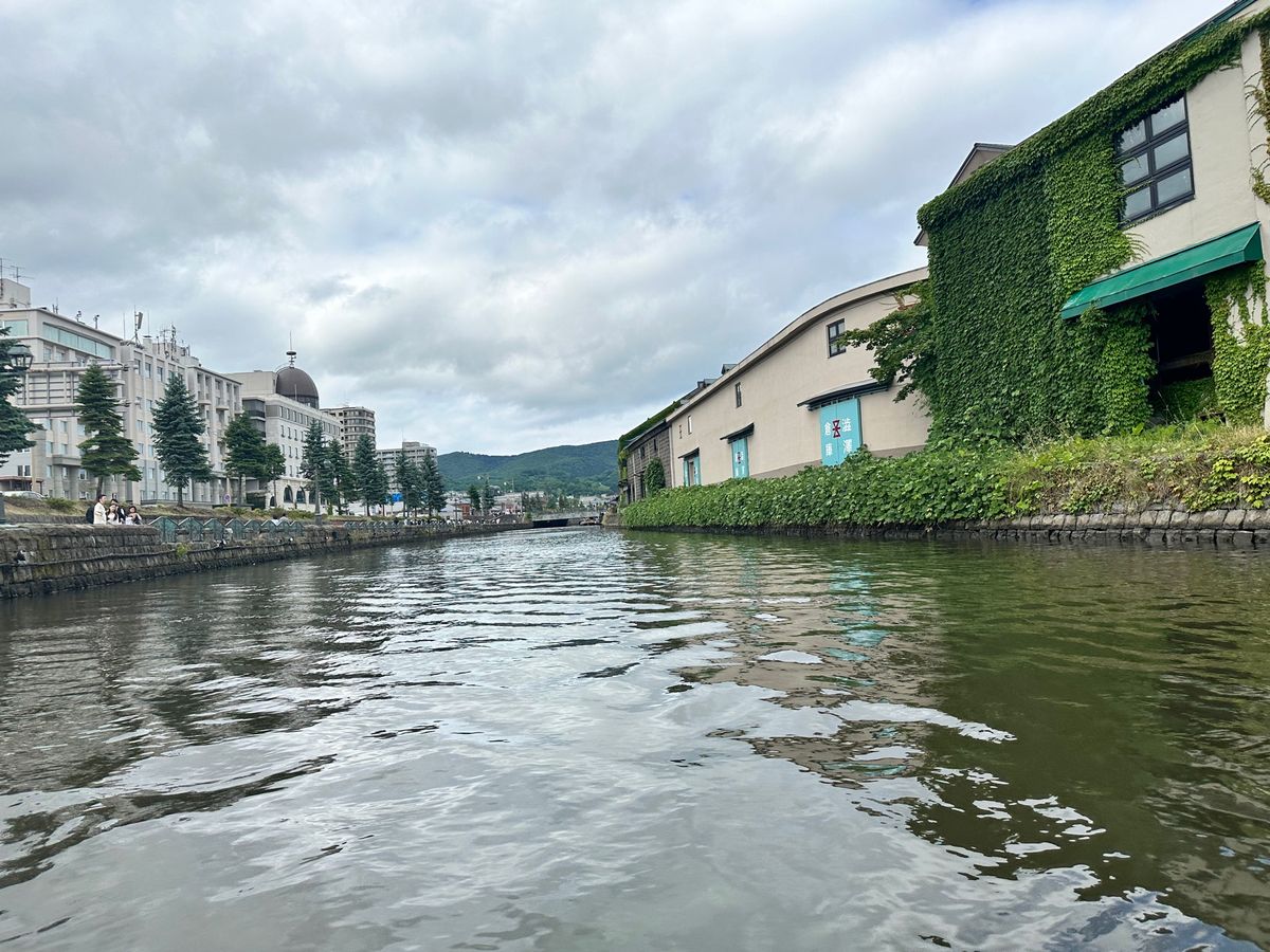 小樽運河クルーズと青い池！
まぁ、観光客は沢山いるよね。絶対。。。
綺麗な...