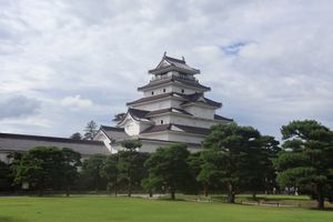 鶴ヶ城へ。蒲生氏郷の居城でした。良い天気でしたが暑かった！