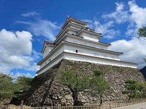 鶴ヶ城へ。蒲生氏郷の居城でした。良い天気でしたが暑かった！