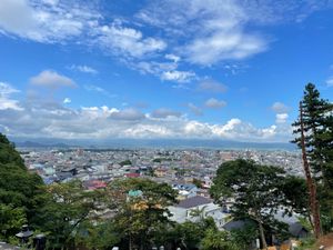 翌日は飯盛山へ。階段を上がるのは大変でした。