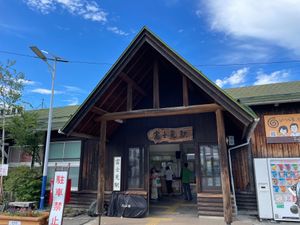 最後に帰りの特急の時間待ち。富士見駅近くのカフェでかき氷。ブルーベリーのか...