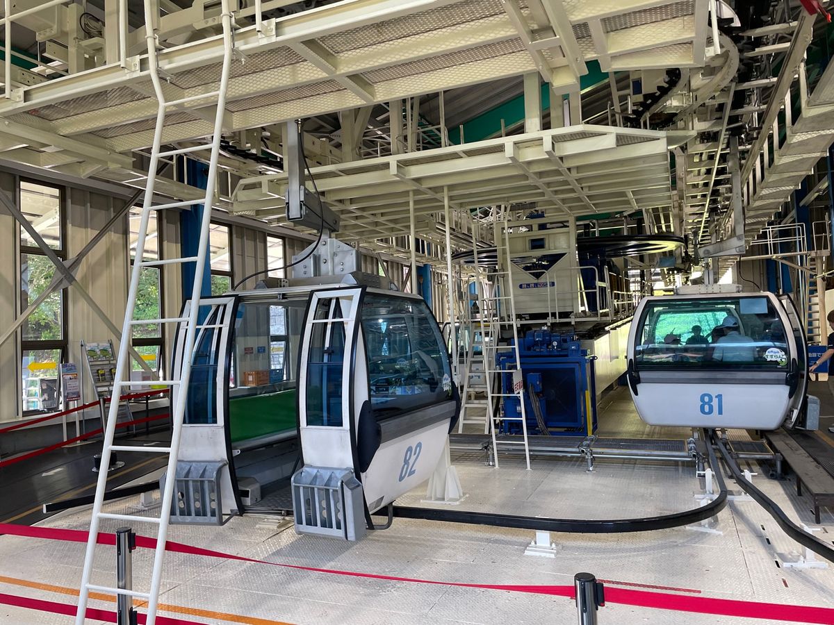 今日は花の百名山で知られる入笠山へハイキング。富士見パノラマリゾートスキー...