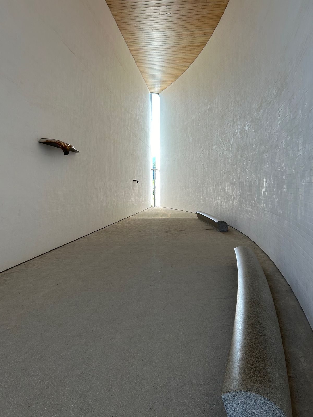 奈義町現代美術館🕯

ずっと行きたかった場所。
とにかく移動時間長かったし...