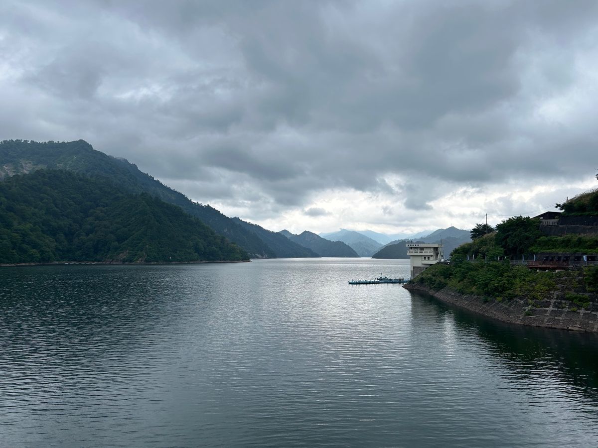 念願の奥只見！
デカい！デカすぎる！
残念ながら台風のため遊覧船は運休でし...