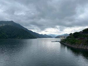 念願の奥只見！
デカい！デカすぎる！
残念ながら台風のため遊覧船は運休でし...