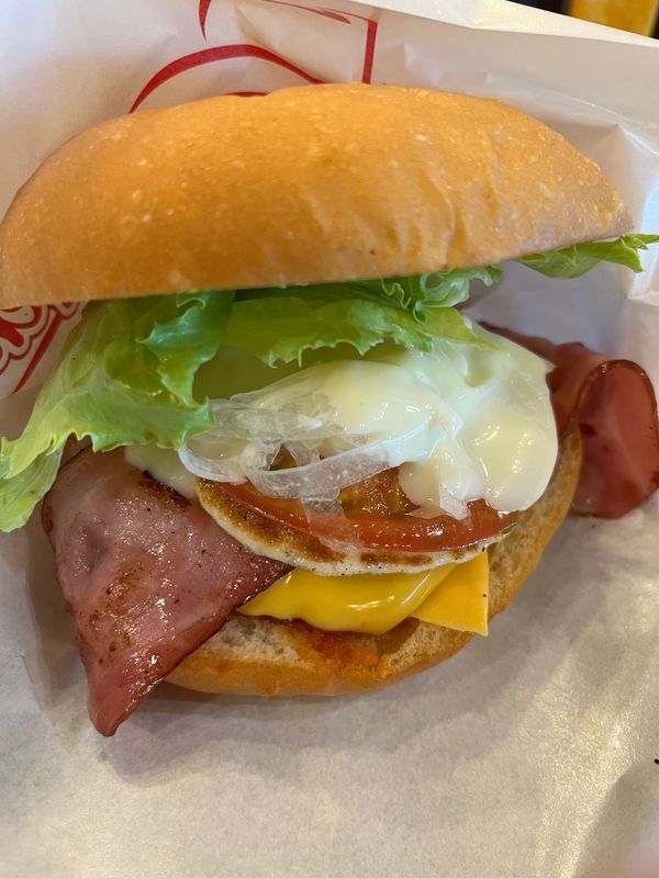 日本・佐賀県「九州旅行」の写真：佐世保バーガー本店

佐世保バーガーはボ...