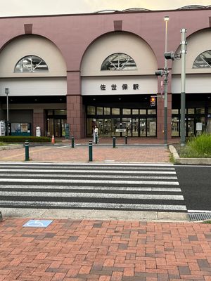 佐世保駅前

夜散歩。
海沿いでイルミネーションも綺麗。
大きな駐車場もあ...