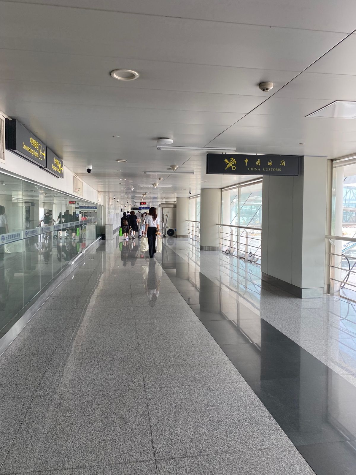 天津編④天津濱海国際機場

無事天津に到着🛬

入国審査は顔認証と指紋
私...