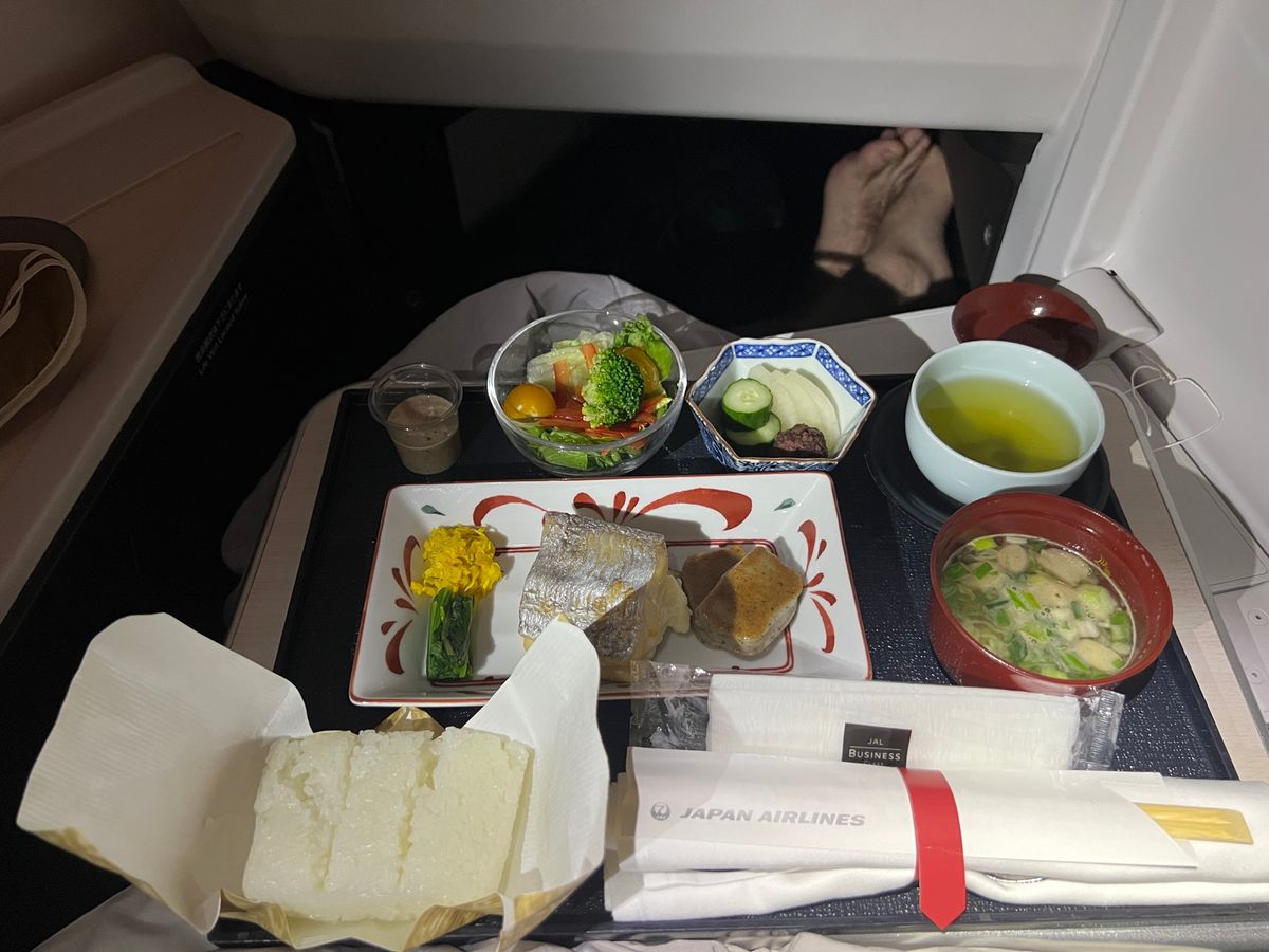 JALのビジネスクラスで羽田からドーハへ