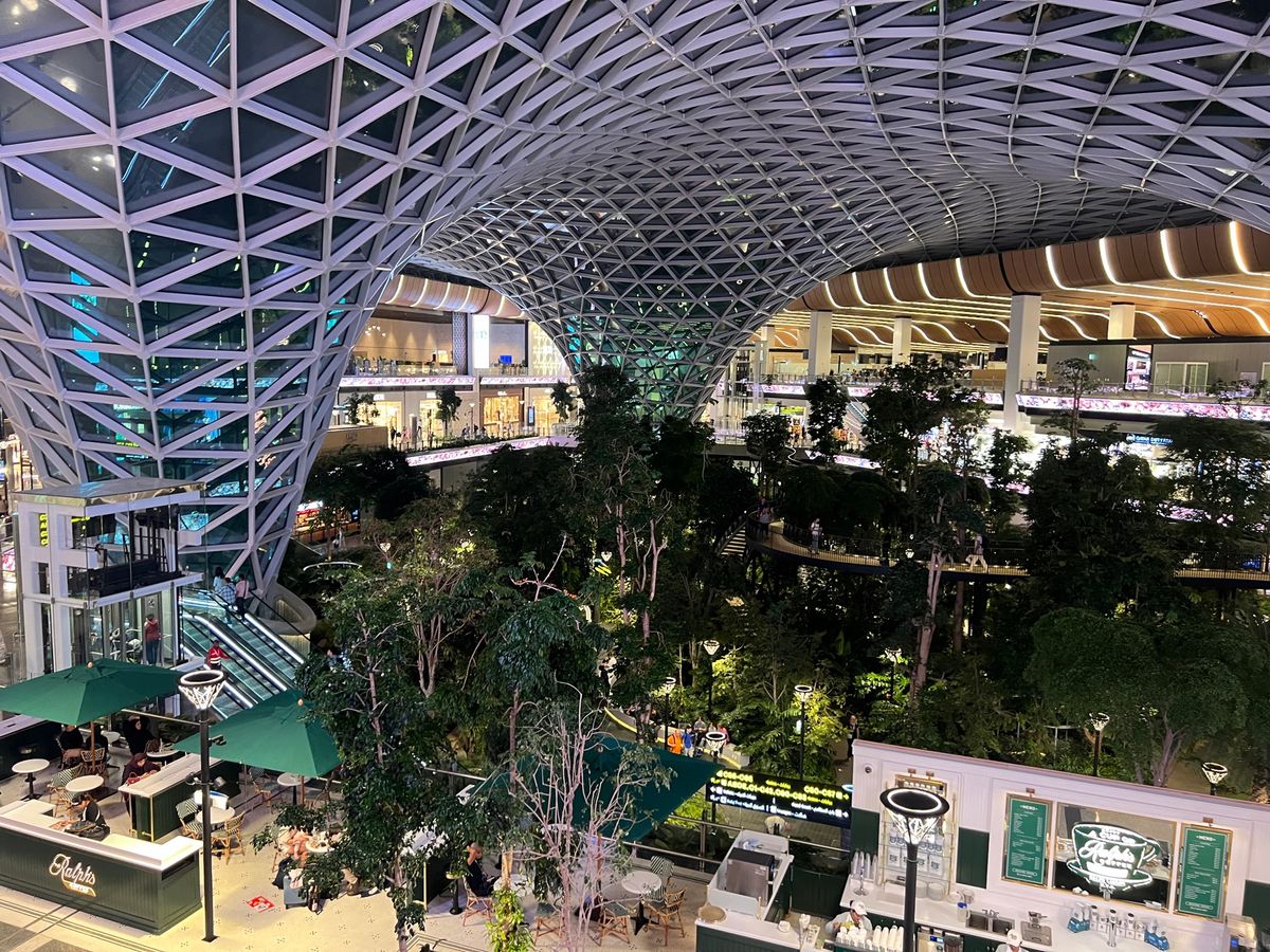 空港で乗り継ぎ