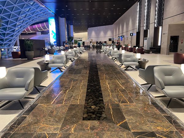 カタール・Doha「ナイジェリア出張4」の写真：空港ラウンジ