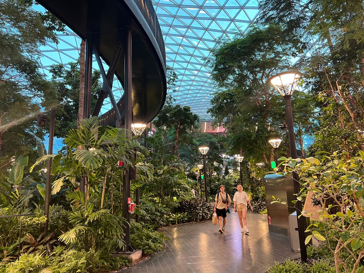 空港で乗り継ぎ