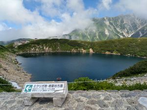 室堂。天気が良すぎて暑かった。