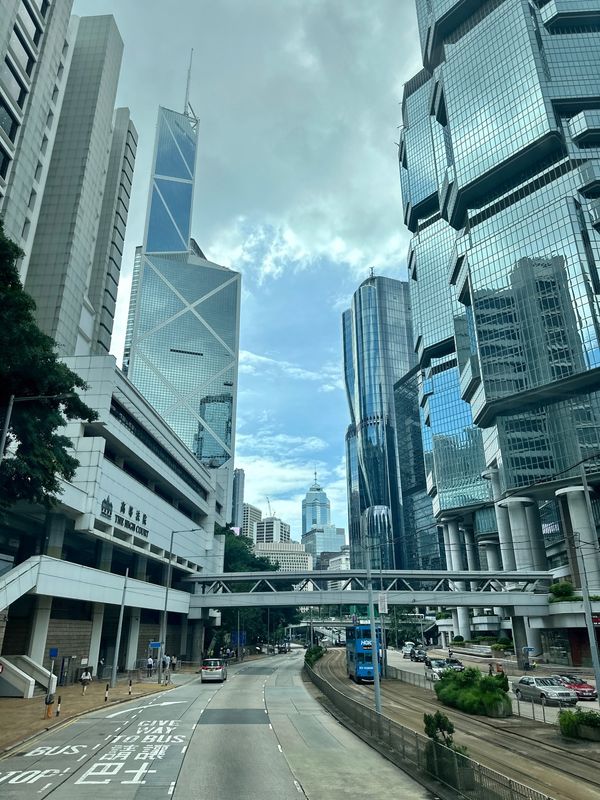 香港・跑馬地 Happy Valley「NRT ✈︎ HKG ✈︎ KIX ✈︎ ITM ✈︎ HND」の写真：中環のビル群