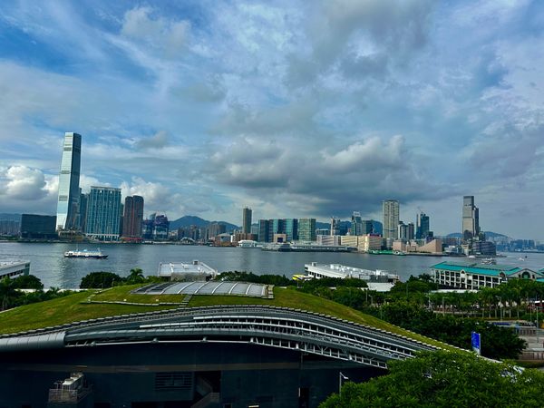 香港・跑馬地 Happy Valley「NRT ✈︎ HKG ✈︎ KIX ✈︎ ITM ✈︎ HND」の写真：誕生日は自宅アパートで乾杯