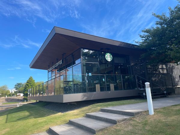 日本・富山県「出張ついでの富山ショートトリップ」の写真：環水公園の風景
