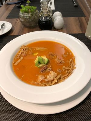 タコス以外はあまり知名度がないメキシコ料理。
肉にチョコレートソースをかけ...