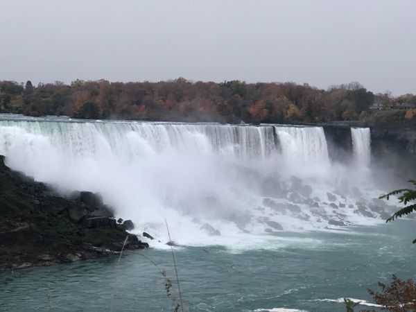カナダ・ナイアガラ「NY出張ついでのナイアガラ弾丸旅行」の写真：カナダ側から見たナイアガラの滝。11月の...