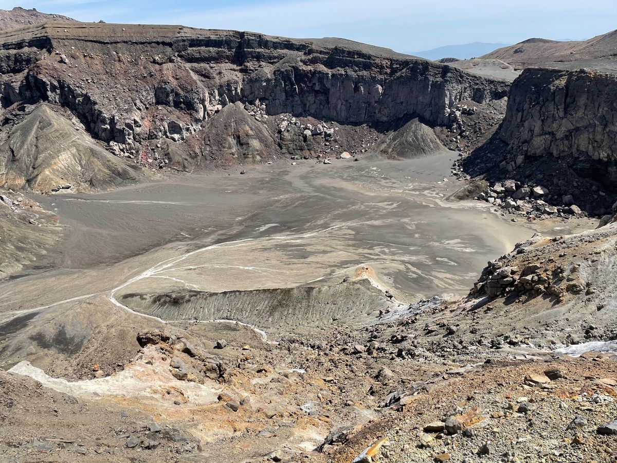 火口。壮大の一言です。グランドサークルっぽさも感じます。
