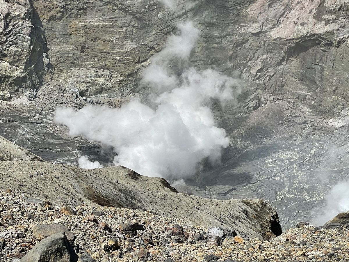 火口。壮大の一言です。グランドサークルっぽさも感じます。
